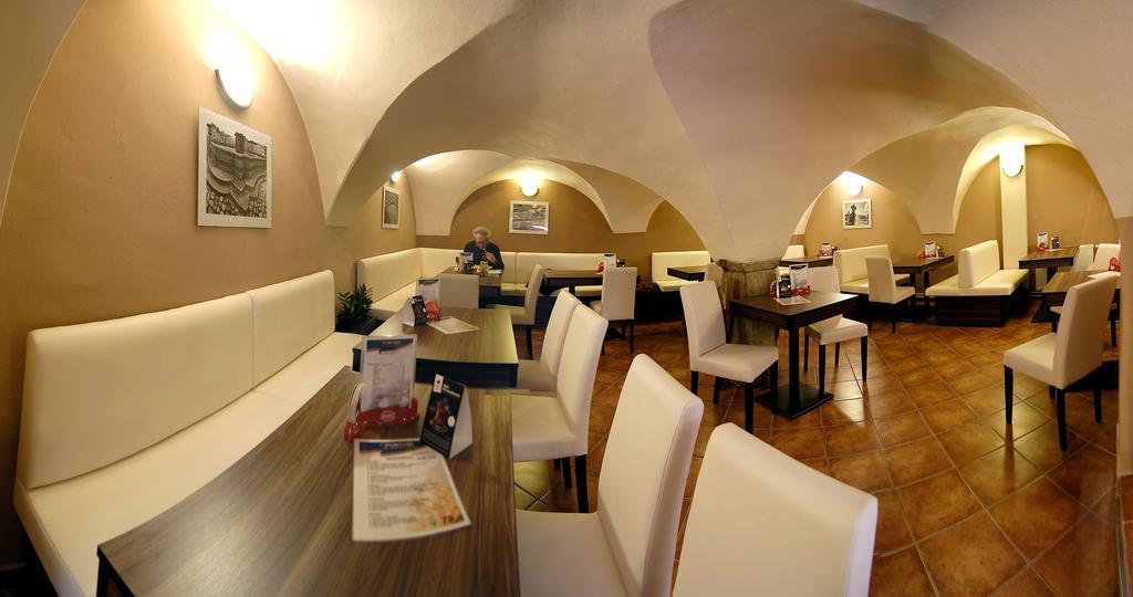 Fontana Pizzeria - Pension Ческе-Будеёвице Экстерьер фото