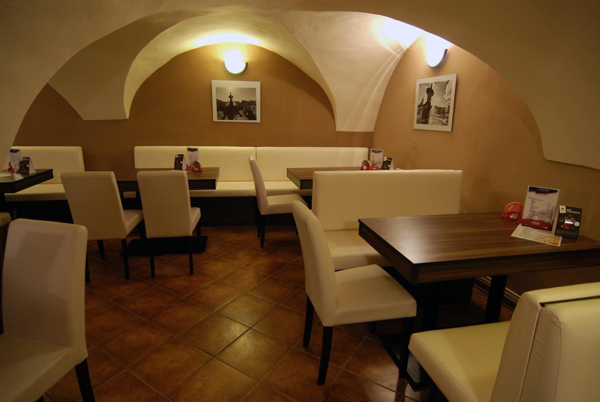 Fontana Pizzeria - Pension Ческе-Будеёвице Экстерьер фото