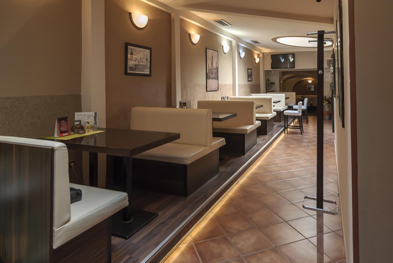 Fontana Pizzeria - Pension Ческе-Будеёвице Экстерьер фото